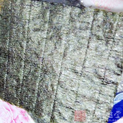 熟荞麥面150公克，海苔絲適量，熟芝麻適量
