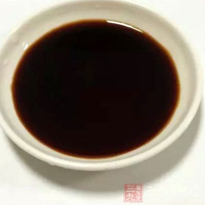洋蔥泥45克、蒜泥15克、蘋果泥45克、炒香的白芝麻15克、醬油60克