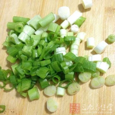 雞精一點點，蔥花，姜片