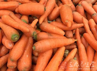 臘肉，胡蘿卜，土豆，豌豆，鹽，胡椒粉，大米，糯米