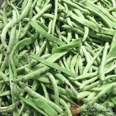 豆角，臘肉，蒜蓉適量