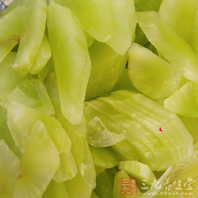 臘肉，莴筍，小青椒4個，蒜頭4瓣