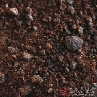 紅糖200克，酪乳110毫升，雞蛋1個，黃油2湯匙，軟化