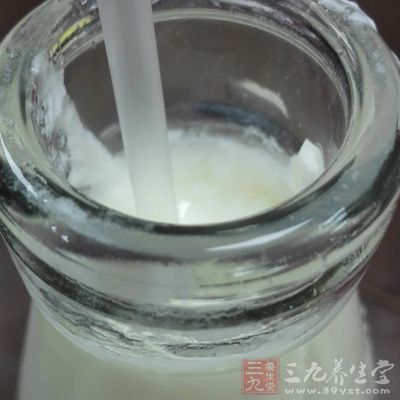 牛奶250ml,玉米澱粉110g,綿白糖2茶匙(10g) 牛奶250ml,玉米澱粉110g,綿白糖2茶匙(10g)