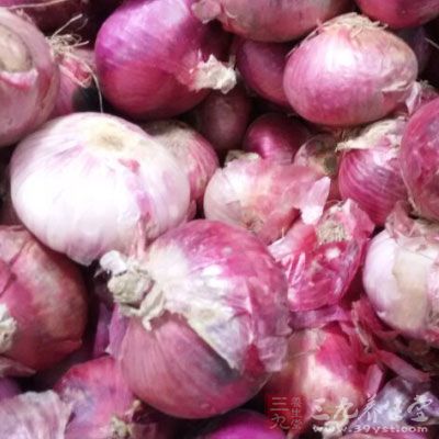蒜末1/3大匙，姜末1/3大匙，洋蔥1/2大匙