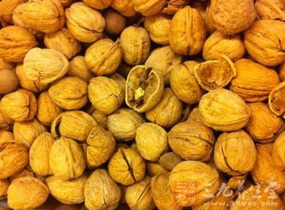 安佳黃油,雞蛋,烘焙奶粉,核桃仁,黑巧克力 安佳黃油,雞蛋,烘焙奶粉,核桃仁,黑巧克力