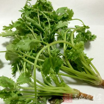 肥瘦豬肉400克，香菜5克，八角1克，香葉1克