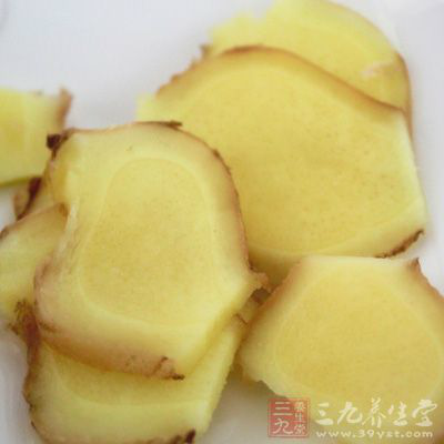 干辣椒一小把，姜兩片，蔥一段