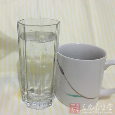 裡肌肉1片，蛋1個，低筋面粉4大匙，面包粉4大匙，水