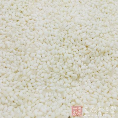 糯米粉加水，用小奶鍋在小火上煮成糊狀