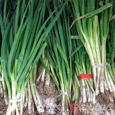 五花肉,蔥,姜(切片),花椒,八角,料酒,老抽,冰糖 五花肉,蔥,姜(切片),花椒,八角,料酒,老抽,冰糖