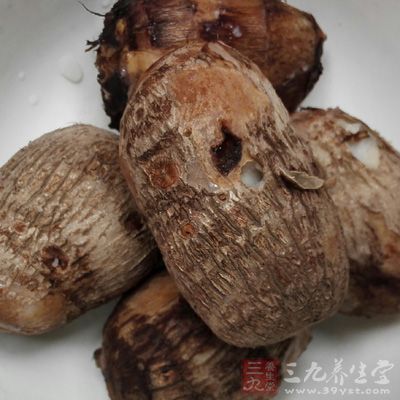 芋頭600公克,白油70公克,面包粉適量 芋頭600公克,白油70公克,面包粉適量