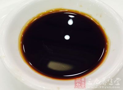 雞肉，鱿魚仔，蒜蓉，香油，五香粉，糖，醬油，酒