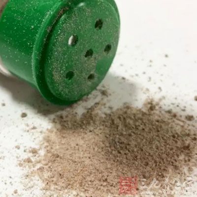 鱿魚仔，鹽，味精，胡椒粉，芫荽