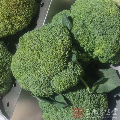 鱿魚200g，西蘭花200g