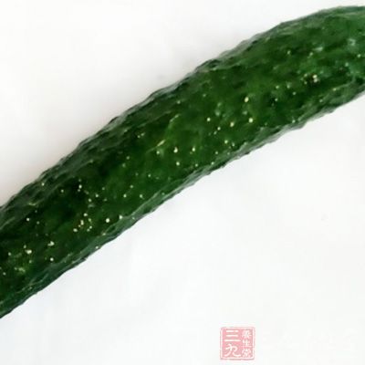 小黃瓜20g,洋蔥10g,青椒10g,奶油適量 小黃瓜20g,洋蔥10g,青椒10g,奶油適量