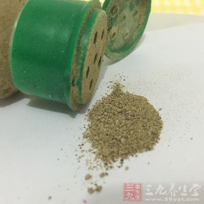 熟大腸頭600克、香菜末、蔥姜蒜、鹽、味精、白糖、胡椒粉 熟大腸頭600克、香菜末、蔥姜蒜、鹽、味精、白糖、胡椒粉