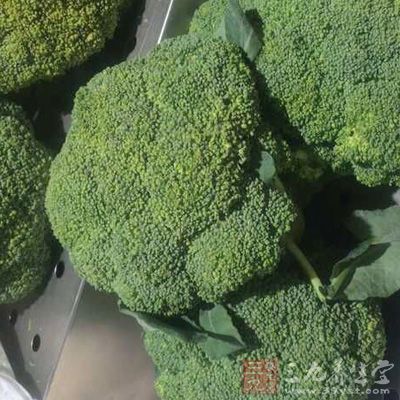 鳄魚掌300克,花菇50克,西蘭花50克 鳄魚掌300克,花菇50克,西蘭花50克