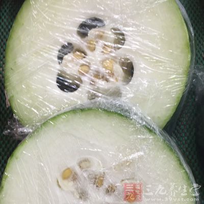 冬瓜1塊,牛肉碎1/3條,西蘭花,胡蘿卜,姜 冬瓜1塊,牛肉碎1/3條,西蘭花,胡蘿卜,姜