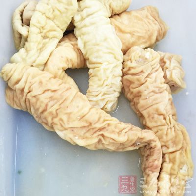 狗尾草50g,使君子40g,小腸300g,米酒1瓶,水3000㏄ 狗尾草50g,使君子40g,小腸300g,米酒1瓶,水3000㏄