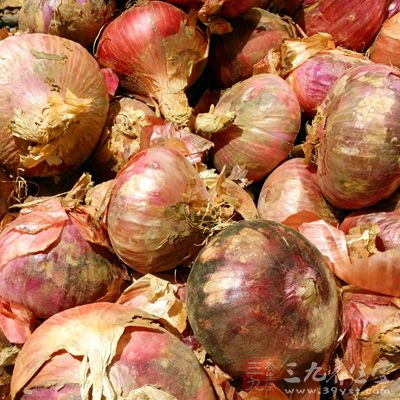 年糕、甜不辣(如果沒有也無妨)、洋蔥、紅蘿卜