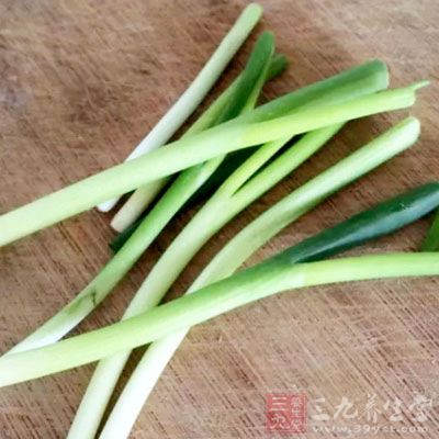 年糕，卷心菜，洋蔥，胡蘿卜，香蔥，肉絲，韓式甜辣醬，白糖，少許鹽