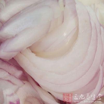 年糕、甜不辣(如果沒有也無妨)、洋蔥、紅蘿卜、白菜、蔥、韓式辣椒醬、甜不辣