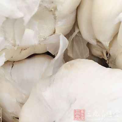 包菜半棵，胡蘿卜半個，洋蔥半個，大蒜2瓣