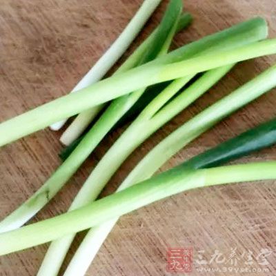 花蛤，蚝油兩勺，海鮮醬一勺，料酒一勺，姜，蔥，食用油