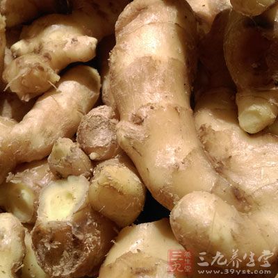 花蛤500克，青椒1根，紅椒1根，姜3片