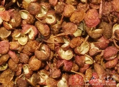 熏料茶葉25克，花椒10粒