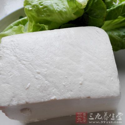 鮮活鲫魚1只、豆腐1塊、香菜1把、生姜1小塊 鮮活鲫魚1只、豆腐1塊、香菜1把、生姜1小塊