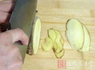 雞架，小排，竹荪，豆苗，姜片，鹽