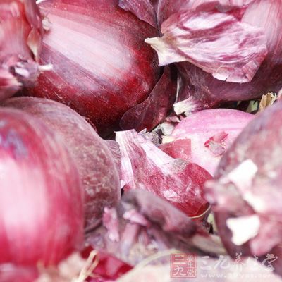 肥腸1包(3條)，洋蔥半個切片