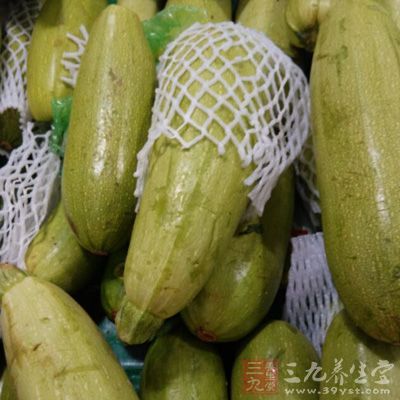 西葫蘆，臘腸，鹽