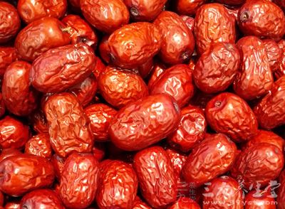 紅棗4個，干紅辣椒2個