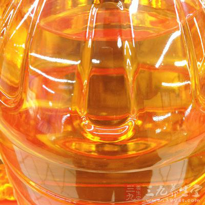食用油500克、香油大匙、醬油1大匙、料酒2小匙、精鹽1小匙