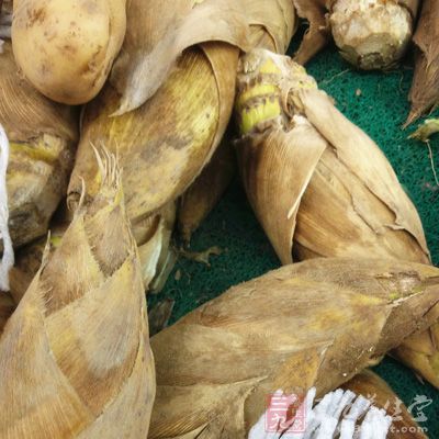 冬筍250g，臘肉200g，青蒜50g，朝天椒1只
