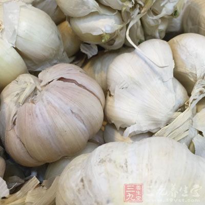 蔥段適量、蒜末5克、姜末3克 蔥段適量、蒜末5克、姜末3克