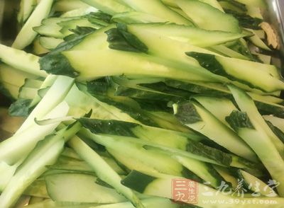莜面粉,蒜泥,香菜碎,黃瓜細絲 莜面粉,蒜泥,香菜碎,黃瓜細絲
