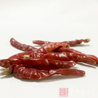 農家臘牛肉300克、紅尖椒100克 農家臘牛肉300克、紅尖椒100克
