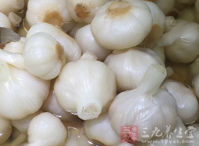 牛腿肉500克,蒜20克,姜20克,辣妹子醬20克 牛腿肉500克,蒜20克,姜20克,辣妹子醬20克