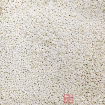椰子 一個，糯米(最好要泰國的) 大半個椰子量
