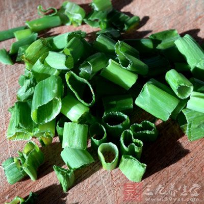 新鮮鴨蛋，油，蒜肉醬汁，蔥花