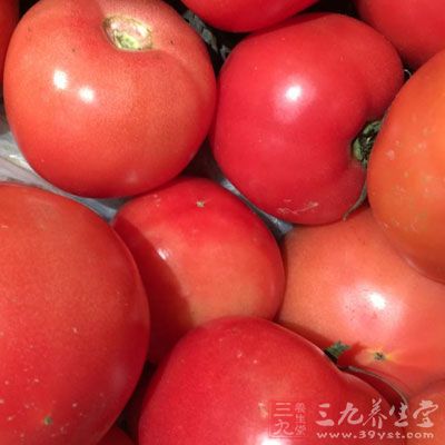 鴨蛋3個、西紅柿2個、蔥少許、鹽