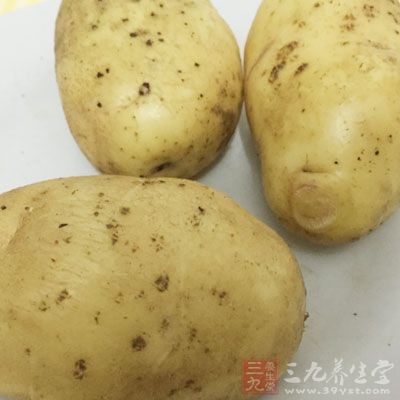 紫甘藍300克，土豆1個，紅辣椒1個，姜末3克