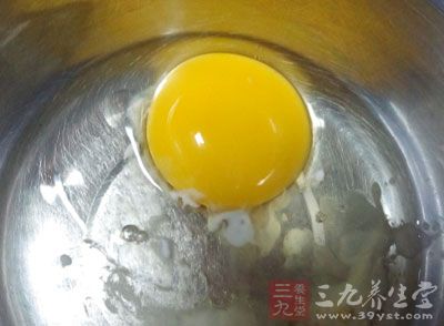 蛋白2個，糖粉3/4杯，鹽1/4小匙，椰子粉3杯