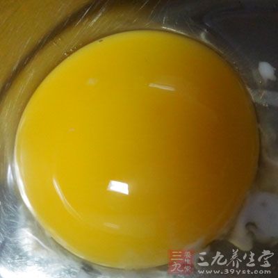 150克牛油，室溫，100克低筋粉，170克椰絲，1個雞蛋黃