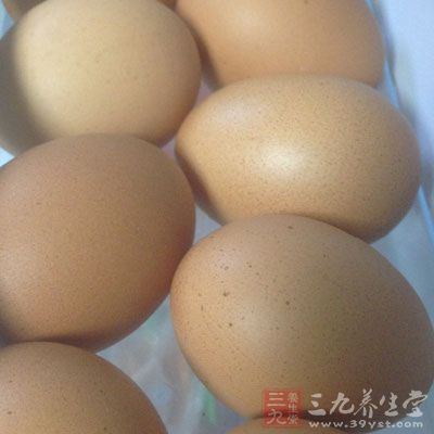 將椰子粉、細砂糖、全蛋、及無鹽奶油等材料混合攪拌均勻即可
