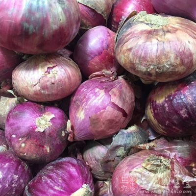 雞胗300克，洋蔥半個，辣椒5個
